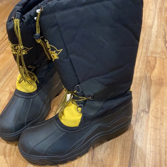 Arctic cat boots. - Picture 4 of 6